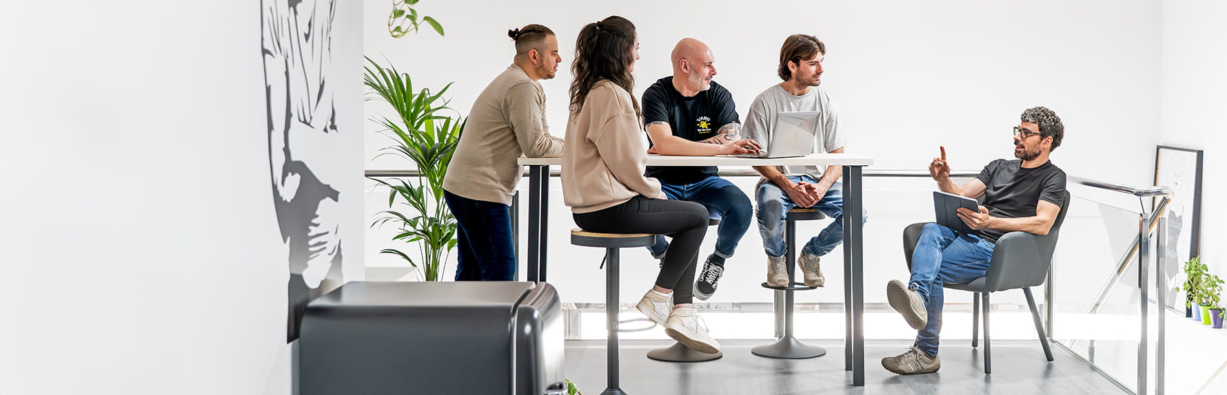 Equipo de Dowhile Studio